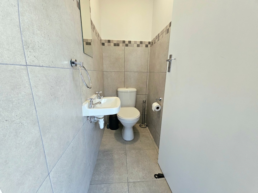 2 Bedroom Property for Sale in Stratford Green Western Cape